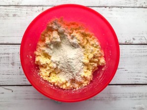 Сырники с изюмом в духовке Сырники с изюмом в духовке