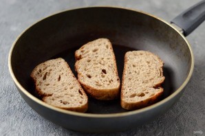 Тост с рикоттой и клубникой