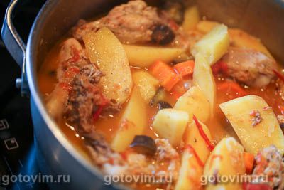 Тушеная курица с картошкой и баклажанами Тушеная курица с картошкой и баклажанами