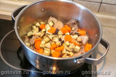 Тушеная курица с картошкой и баклажанами Тушеная курица с картошкой и баклажанами