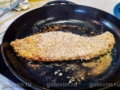 Венский шницель с анчоусовым маслом и салатом