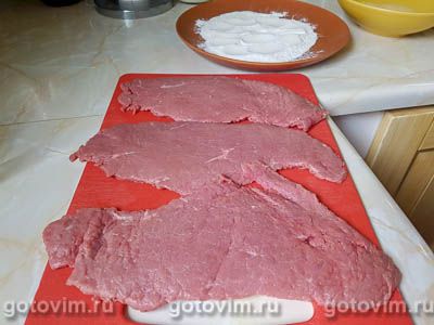 Венский шницель с анчоусовым маслом и салатом