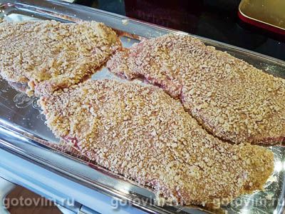 Венский шницель с анчоусовым маслом и салатом