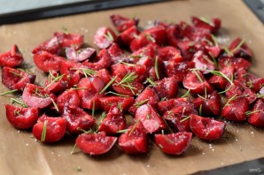  Вяленые сливы с чесноком и тимьяном