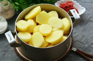 Жаркое из свинины с томатной пастой