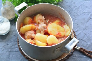 Жаркое из свинины с томатной пастой