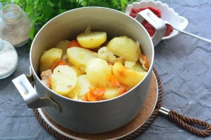 Жаркое из свинины с томатной пастой