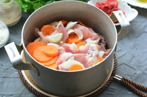 Жаркое из свинины с томатной пастой