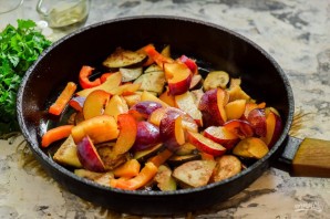 Баклажаны со сливами