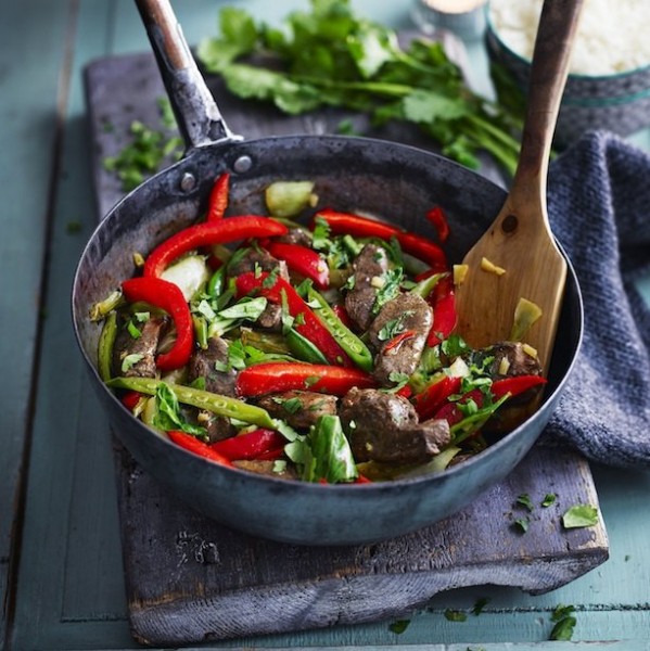 Быстрый ужин: индейка с овощами в сковороде Быстрый ужин: индейка с овощами в сковороде