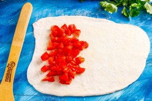 Чебуреки с помидорами