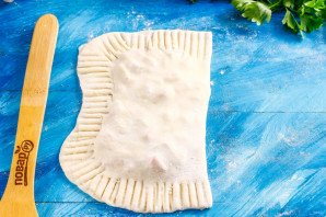 Чебуреки с помидорами