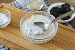 Десерт из чернослива и сметаны