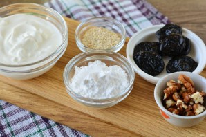 Десерт из чернослива и сметаны
