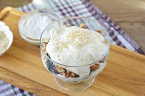 Десерт из чернослива и сметаны