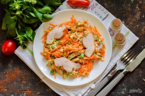 Грузинский салат с курицей Грузинский салат с курицей