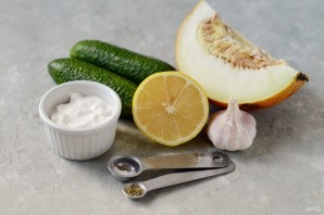 Холодный суп из огурца и дыни