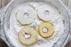 Яблоки в панировке