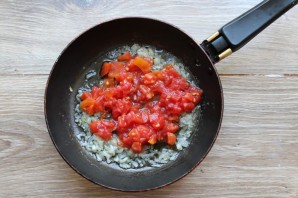 Яичница с консервированными помидорами