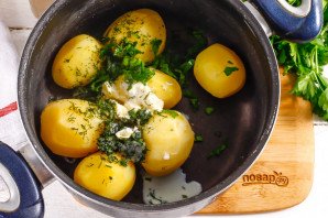 Картофель со сметаной и зеленью