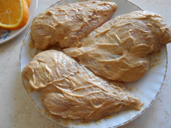 Курица, запеченная с апельсинами в горчичном соусе