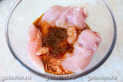 Куриная грудка на решетке гриль в маринаде с апельсином и чили Куриная грудка на решетке гриль в маринаде с апельсином и чили