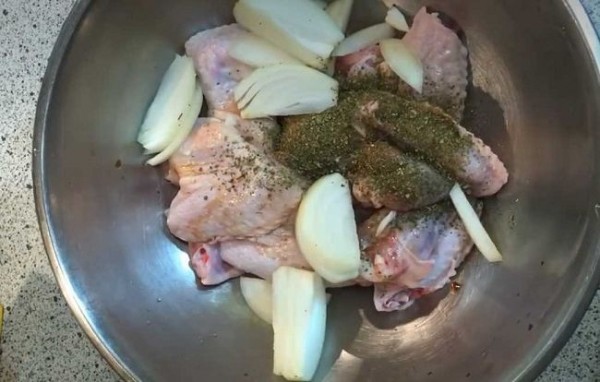 Куриные крылышки с корочкой в духовке — 5 рецептов с фотографиями Куриные крылышки с корочкой в духовке — 5 рецептов с фотографиями