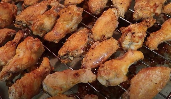 Куриные крылышки с корочкой в духовке — 5 рецептов с фотографиями Куриные крылышки с корочкой в духовке — 5 рецептов с фотографиями