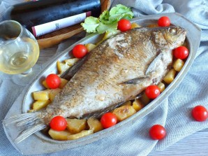 Лещ с картошкой в духовке