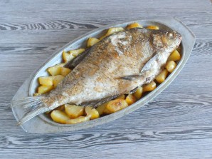 Лещ с картошкой в духовке