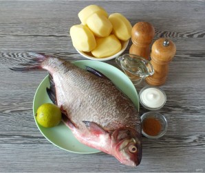 Лещ с картошкой в духовке