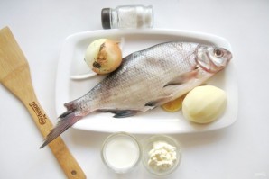 Лещ в духовке с картофелем