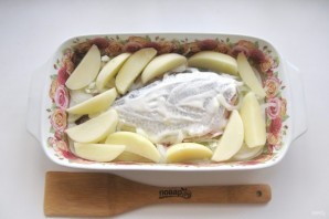 Лещ в духовке с картофелем