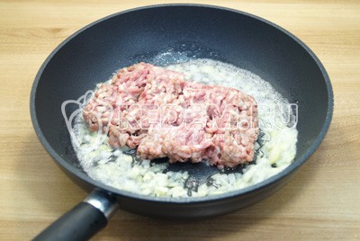 Макароны с фаршем на сковороде