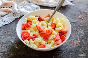 Макароны с клубникой Макароны с клубникой