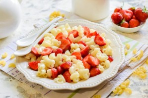 Макароны с клубникой Макароны с клубникой
