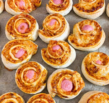 Мини ПИЦЦЫ 🍕 🌭для веселой компании. Закуска К ФИЛЬМУ 📽, К ПИВУ 🍺 или просто с горячим ЧАЕМ ☕