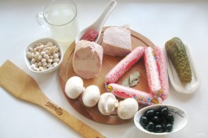 Мясная солянка с грибами и фасолью