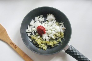 Мясная солянка с грибами и фасолью