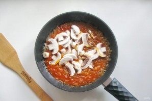 Мясная солянка с грибами и фасолью