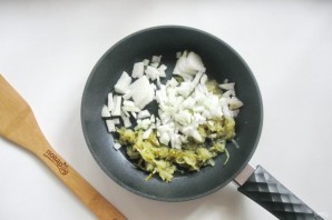 Мясная солянка с грибами и фасолью