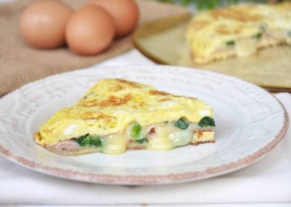 Омлет на сковороде с молоком и сыром — 5 простых рецептов с фото Омлет на сковороде с молоком и сыром — 5 простых рецептов с фото