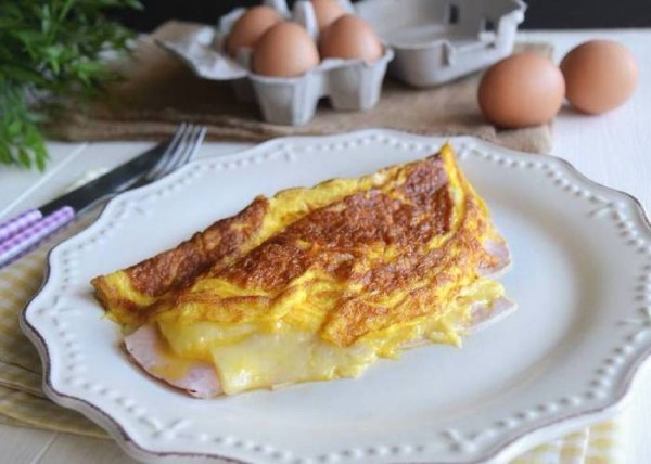 Омлет на сковороде с молоком и сыром — 5 простых рецептов с фото Омлет на сковороде с молоком и сыром — 5 простых рецептов с фото