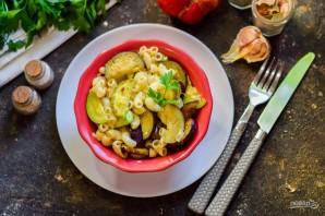 Паста с баклажанами и кабачками