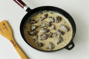 Печень в соусе "Бешамель"