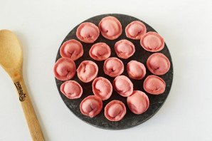 Пельмени со свеклой