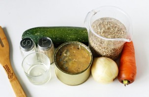 Перловка с рыбными консервами