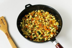 Перловка с рыбными консервами