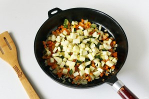 Перловка с рыбными консервами