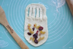 Пирог с сухофруктами из дрожжевого теста